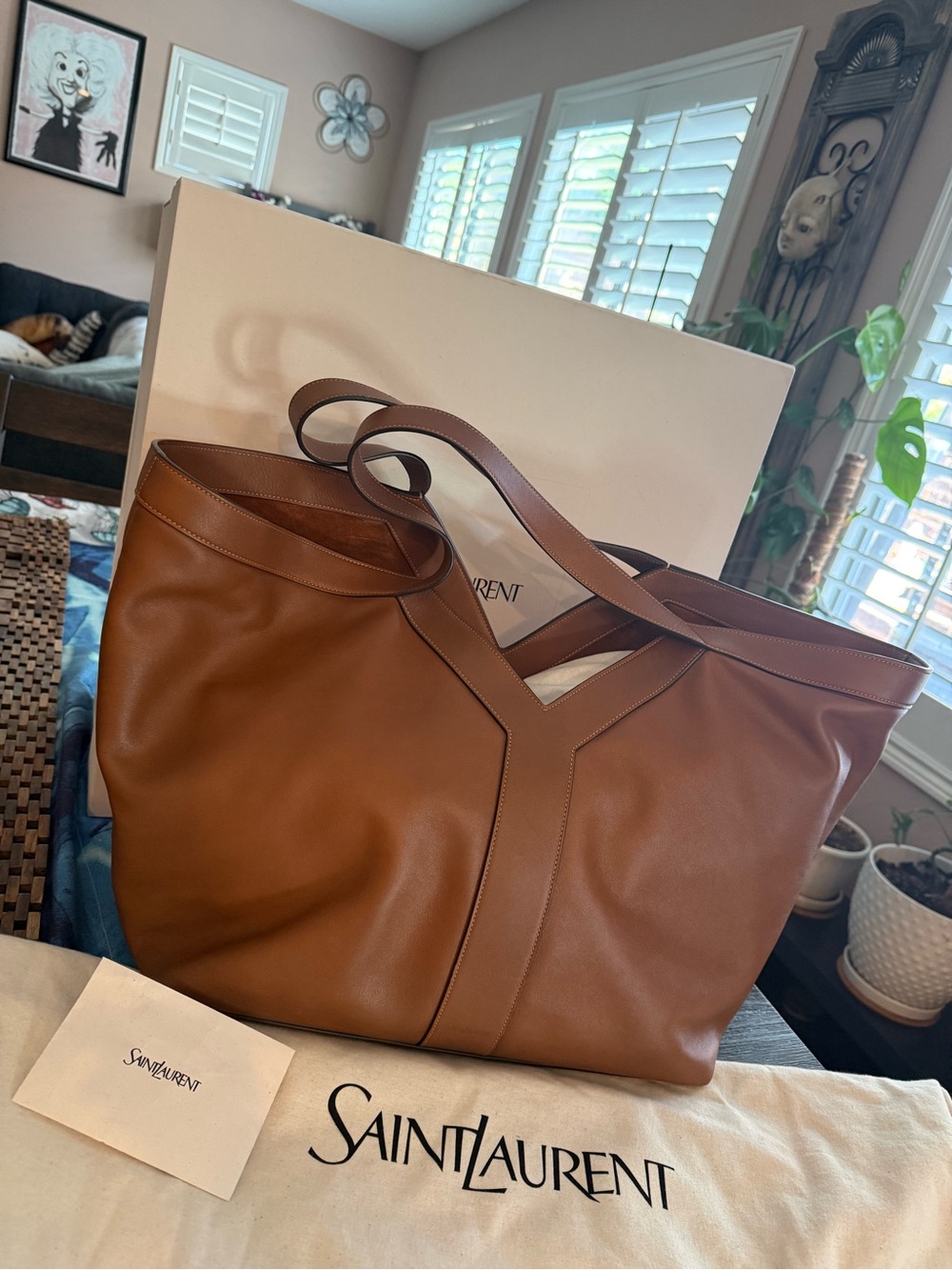 Saint Laurent Y TOTE IN LEATHER
BRICK 
Full set…. Brand new